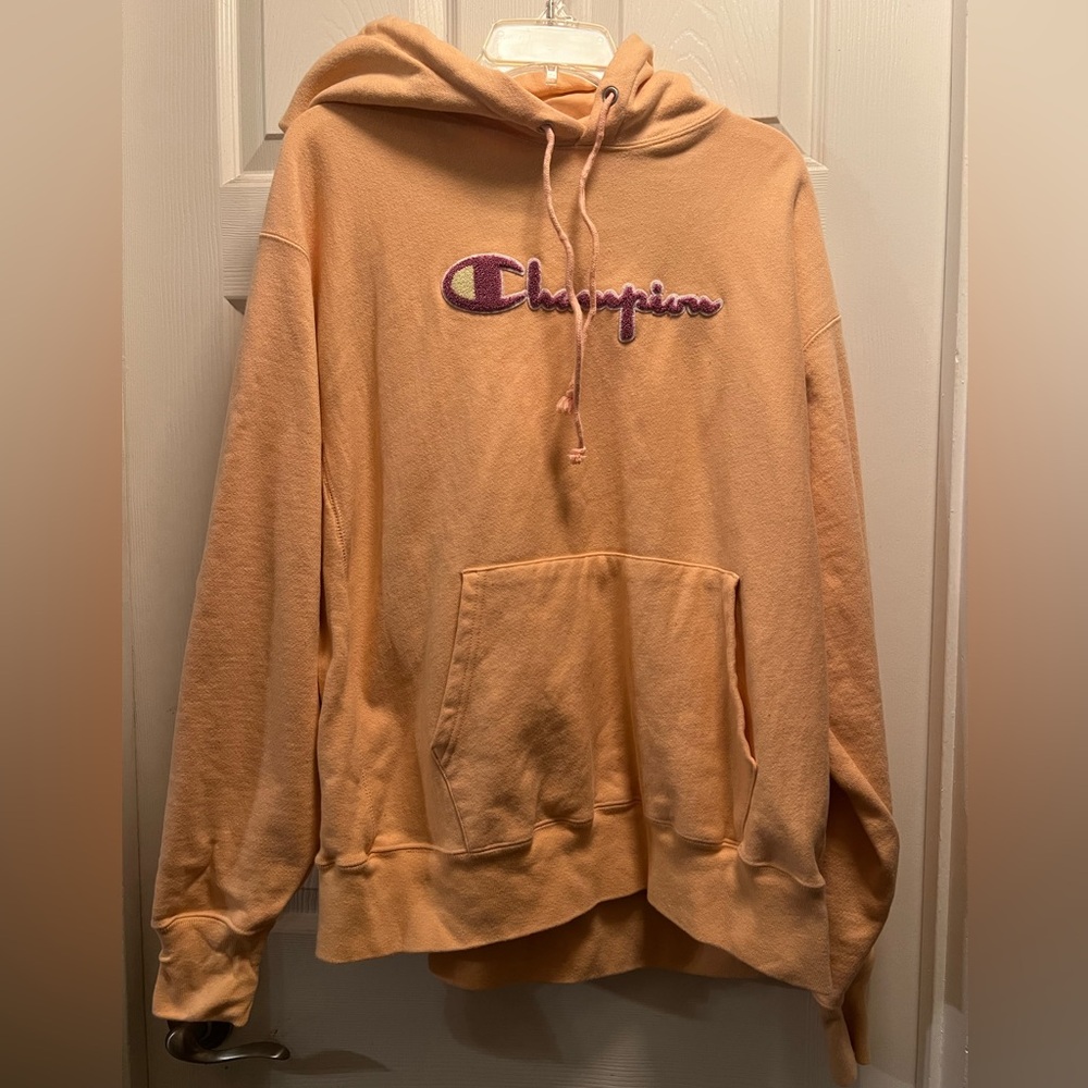 Champion. Peach color. XL hoodie sweater.
